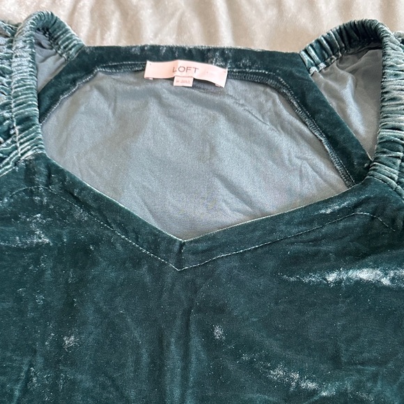 LOFT Emerald Velvet green Blouse size M puff sleeve fairy - Picture 11 of 11